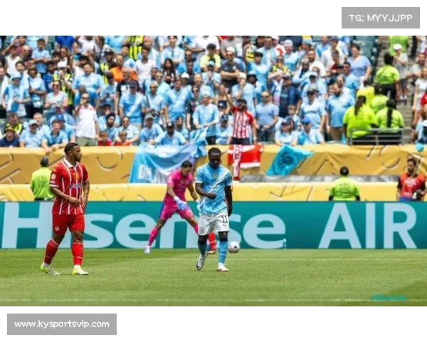 瓜帅女儿现场见证父亲与马宁争执，英超最美星二代身材吸睛